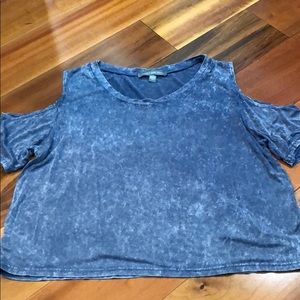 Shoulder cut out T-shirt